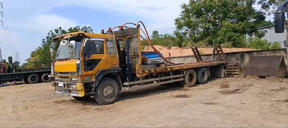 Dijual Mitsubishi Self Loader buildup 2006 di Samarinda