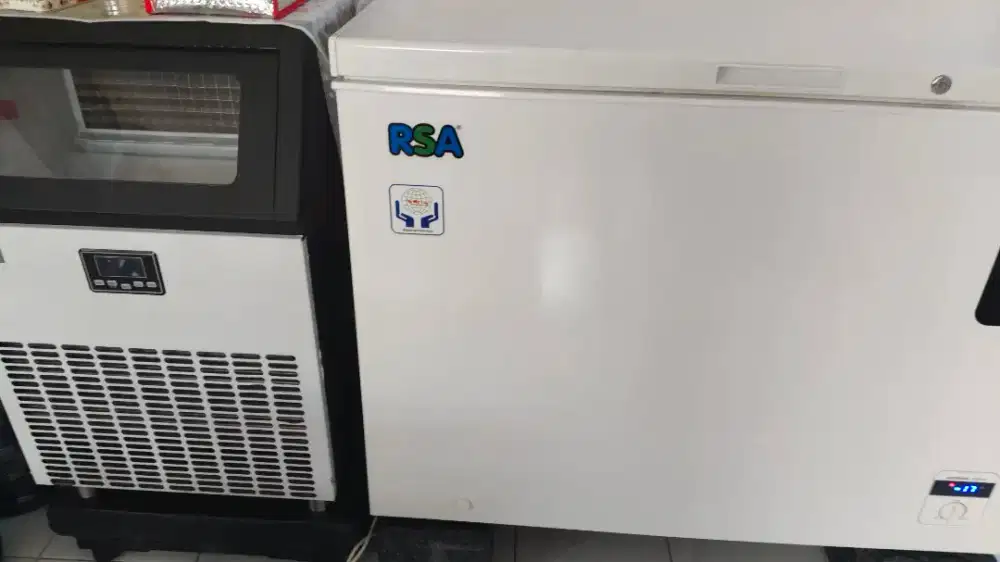 Dijual paket Mesin es batu merk iceler dan freezer box RSA