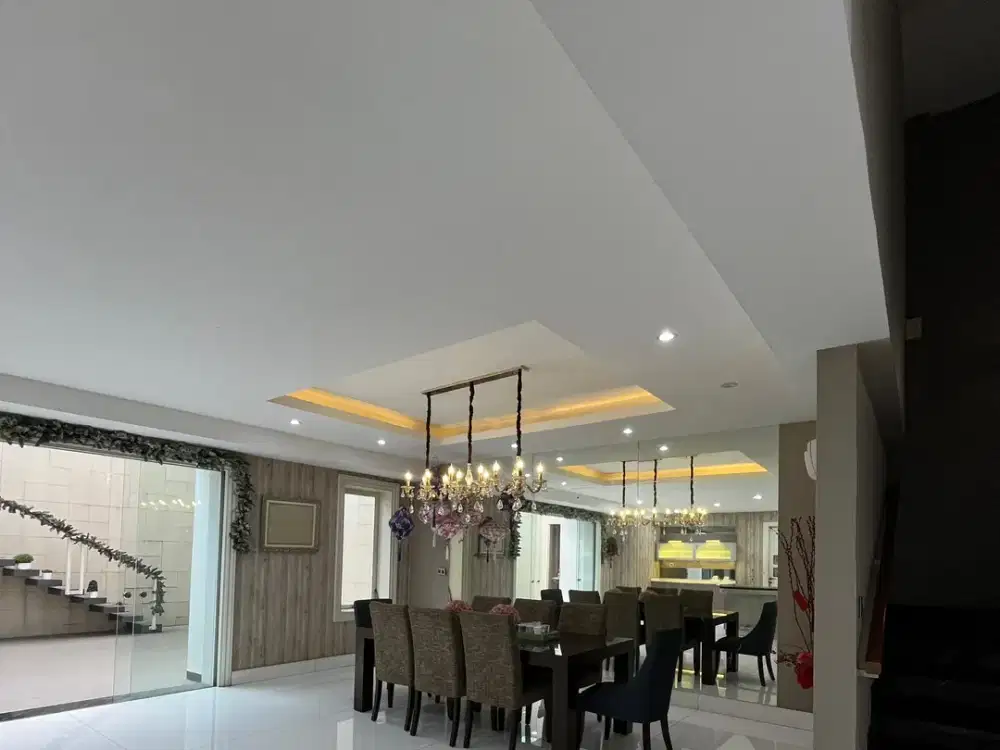 Rumah Sultan The Palace Polonia Spek Dewa