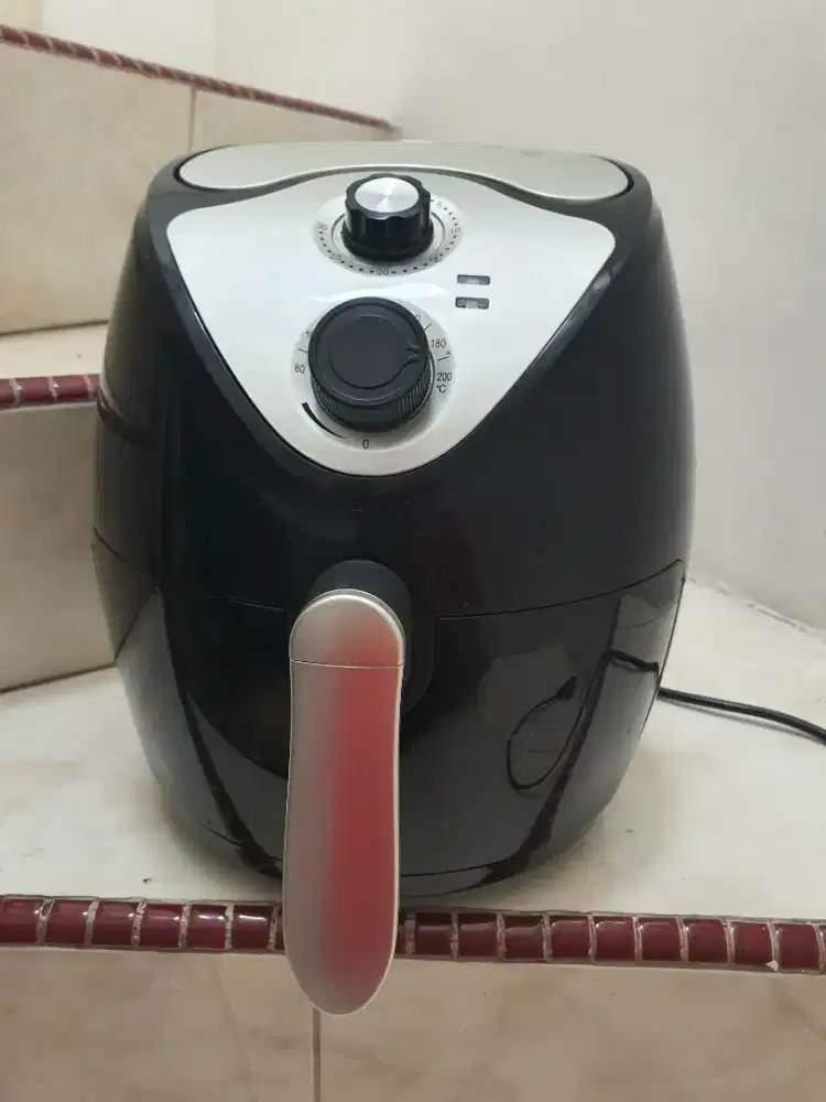 Air Fryer kapasitas 2,5 L 1.300 Watt