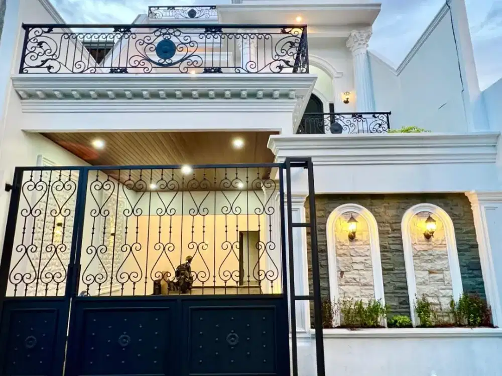 Brand New Modern Classic House With Double Rooftop Lokasi Strategis di Prime Area Jagakarsa Jaksel