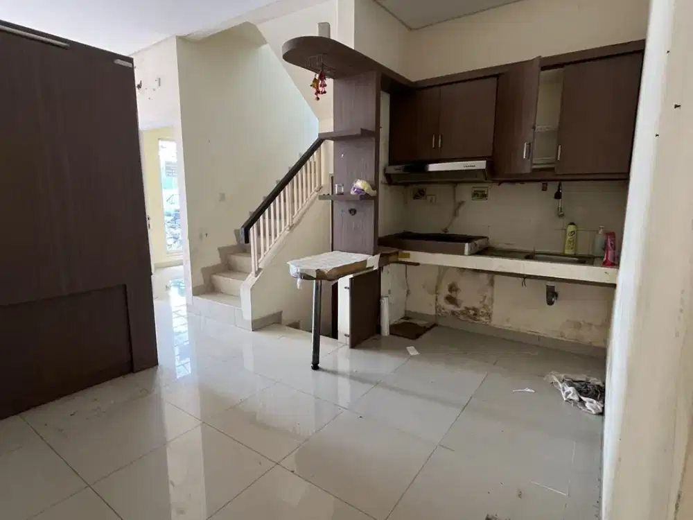 DISEWAKAN CEPAT RUMAH GOLF LAKE DI CENGKARENG