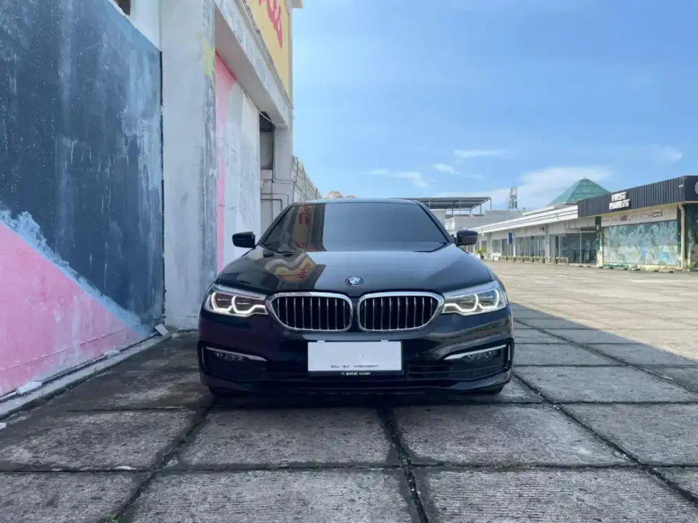 BMW 520i G30 2019 black on black
