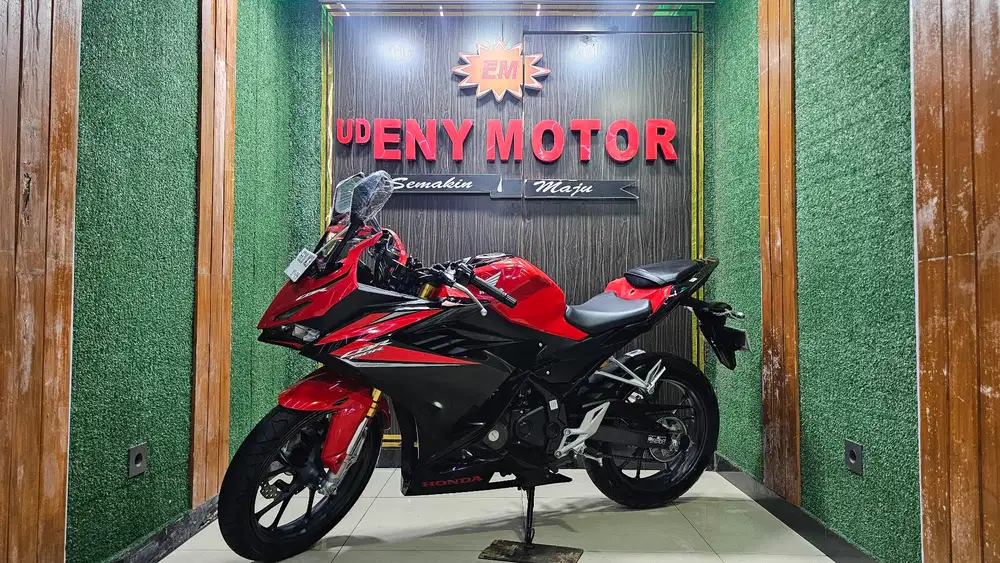 UD ENY MOTOR-HONDA CBR 150 ABS 2024 MULUSS