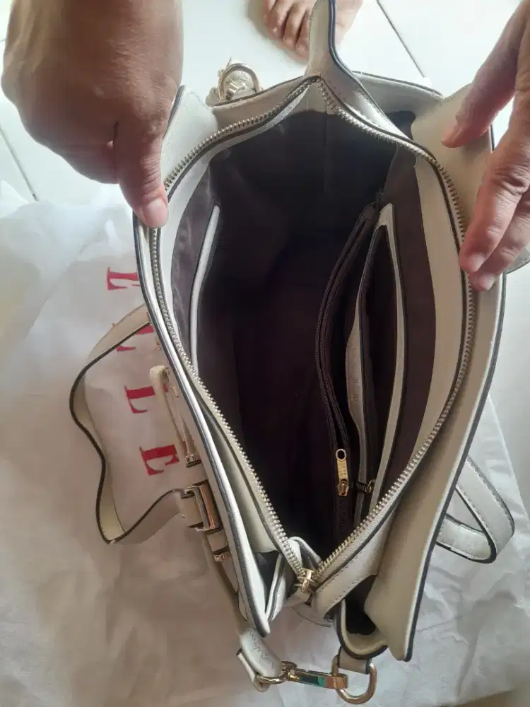 Jual Tas ELLE Warna putih. Ellegant sedikit lekukan aja