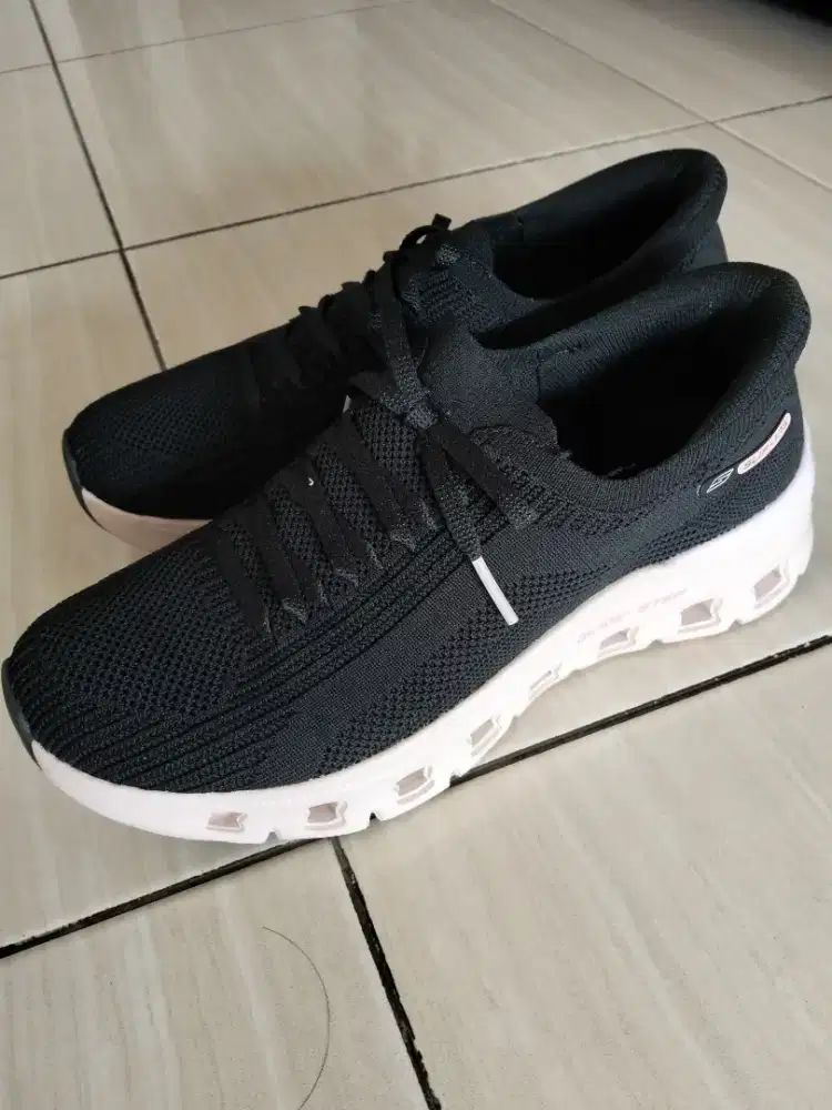 Sepatu wanita skecher (women training shoes)