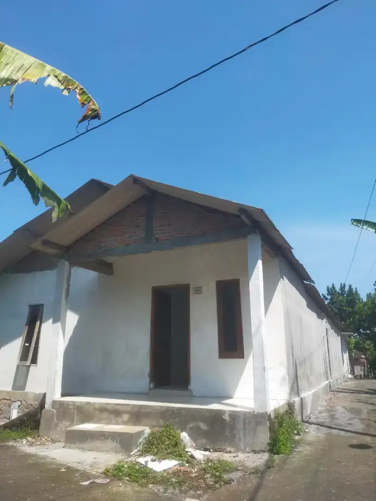 Disewakan Rmh lokasi strategis dekatmasjid dan pinggir jalan kampung