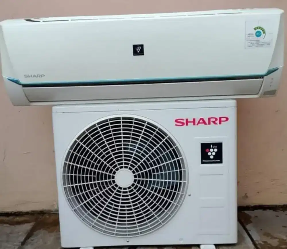 AC Sharp 1/2pk mulus, putih bersih,AC normal dan dingin