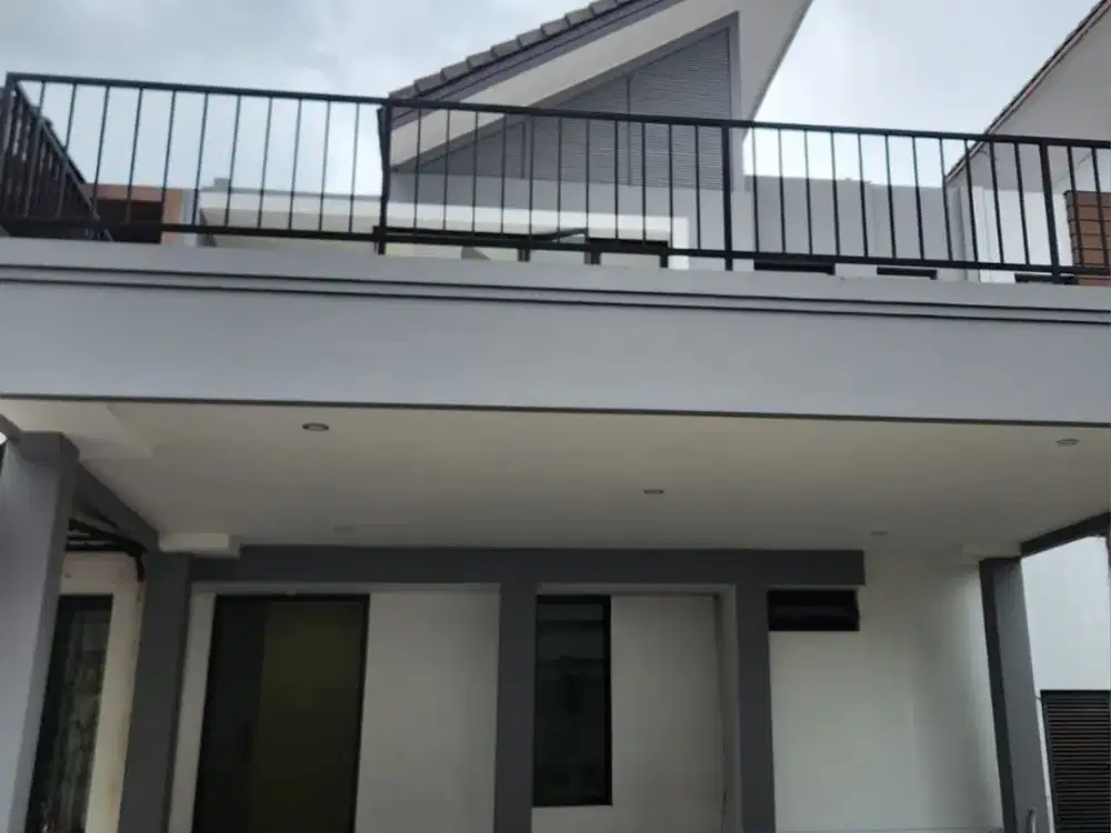 Disewakan atau Dijual Rumah Luas 128 M2 Kamar 4 di Serenade Lake Gading Serpong