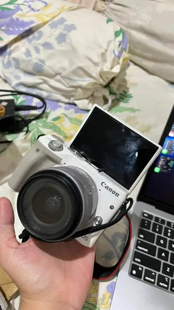 MIRRORLESS EOS M3