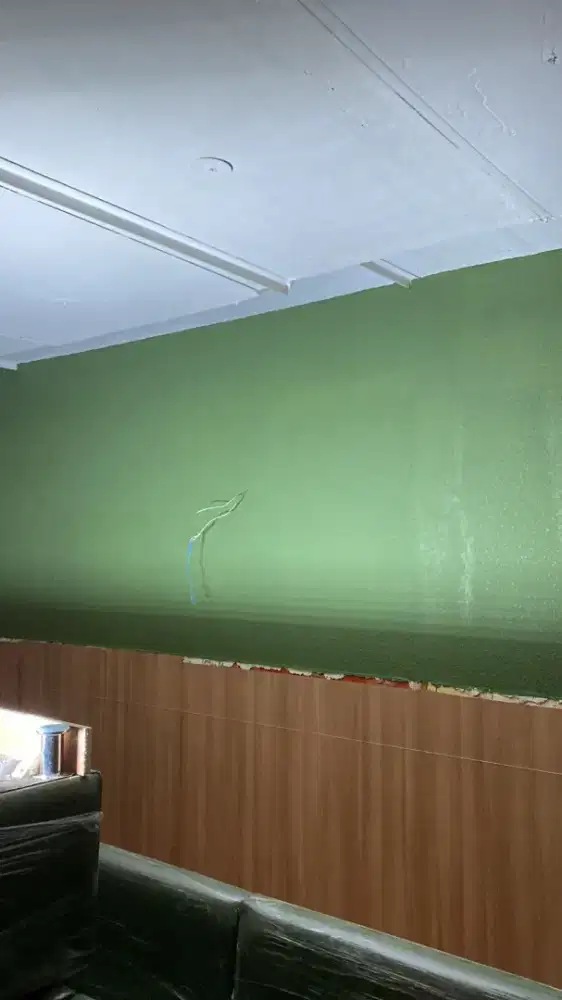 Ahli tukang cat tembok bangunan