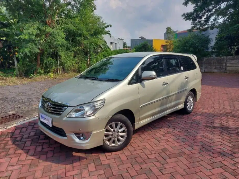 Toyota Kijang Innova 2.0 V Luxury Bensin-AT 2013 Silver WD