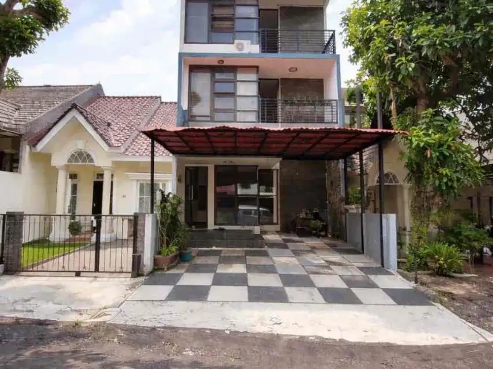 RUMAH MODERN 3 LANTAI DI MODERHILLS, TANGSEL