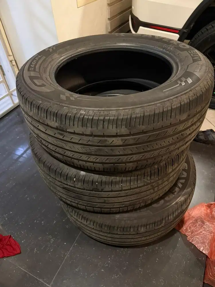 Dijual cepat ban bekas masih tebel layak pakai