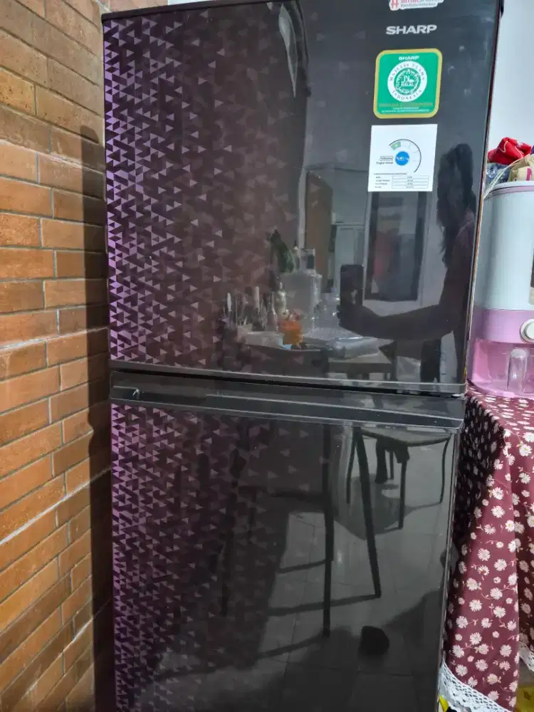 Di jual kulkas sharp pemakaian pribado