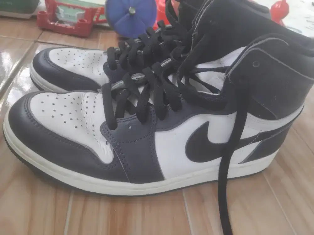 SEPATU AIR JORDAN 1 HIGH RETRO