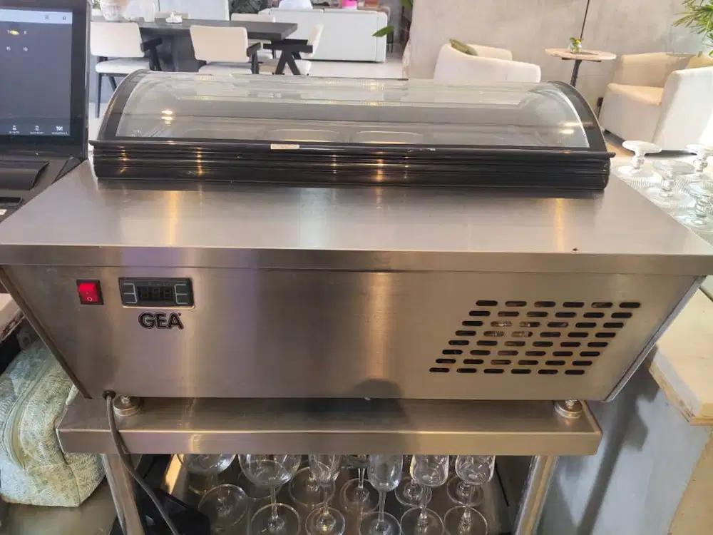 Kapasitas 67 Liters : GEA RTD-67L Ice Cream Display Freezer