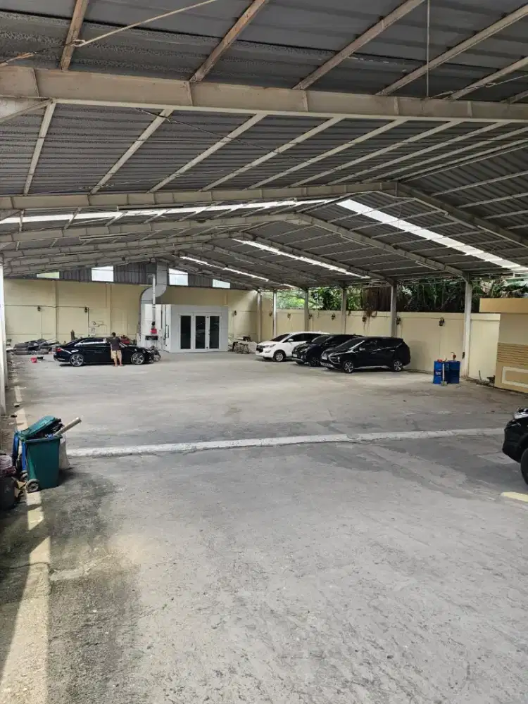 Gedung kantor yang strategis di lokasi bintaro