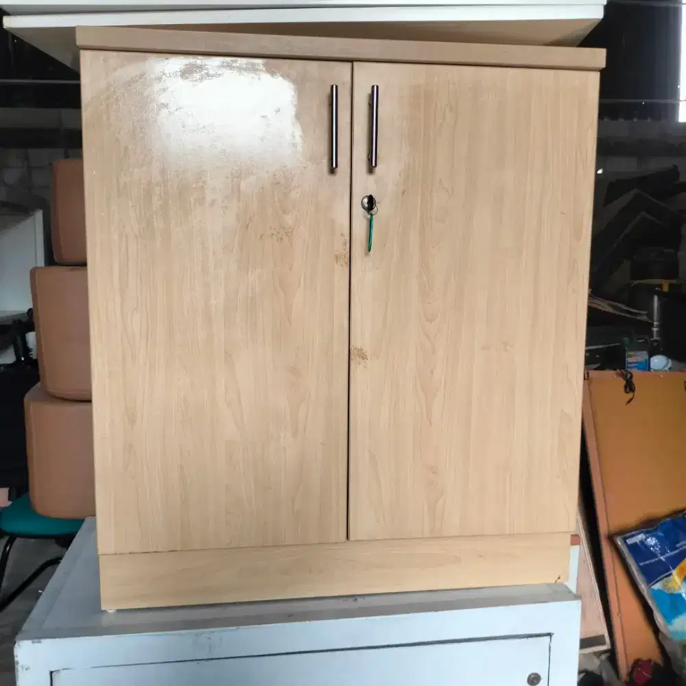 Lemari mini/nakas bahan multipleks tebal lapisan HPL, Bekas bagus