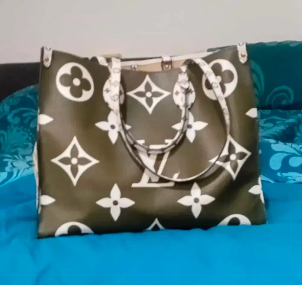 Tas LVvv. Onthego GM Giant Monogram authentic