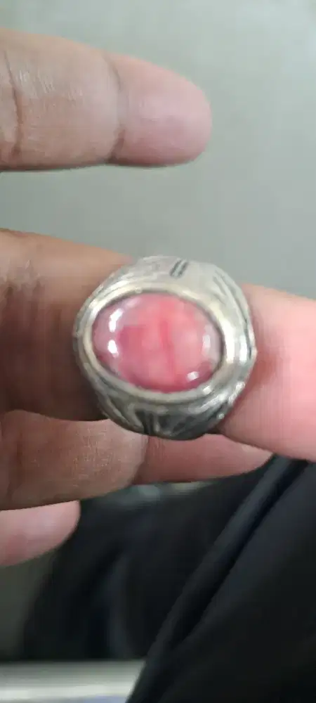 Cincin batu merah fanta