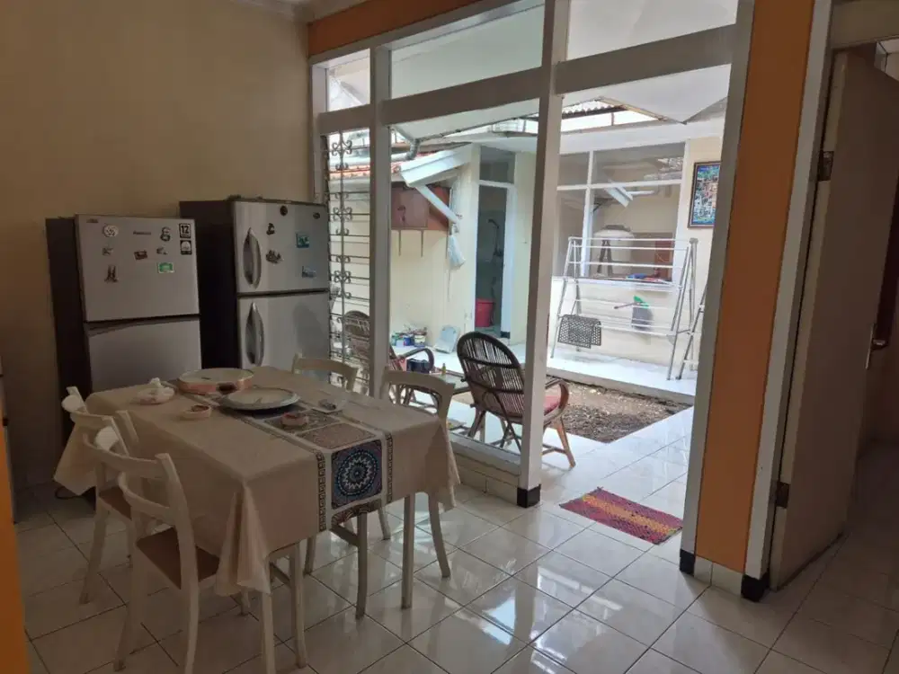 YD. DISEWAKAN RUMAH LOKASI JALAN SEKELIMUS BANDUNG FURNISH