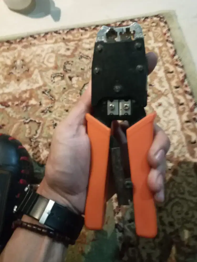 Penyambung kabel internet