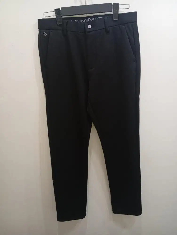 LOUIS VUITTON CELANA FORMAL