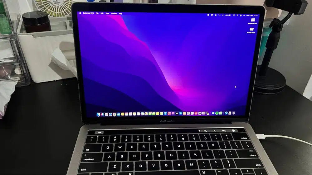 Macbook Pro Retina 13 inch tahun 2016, 4 port thunderbolt