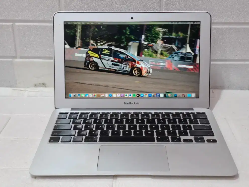 Macbook Air ( 11 inch, Early 2014 )