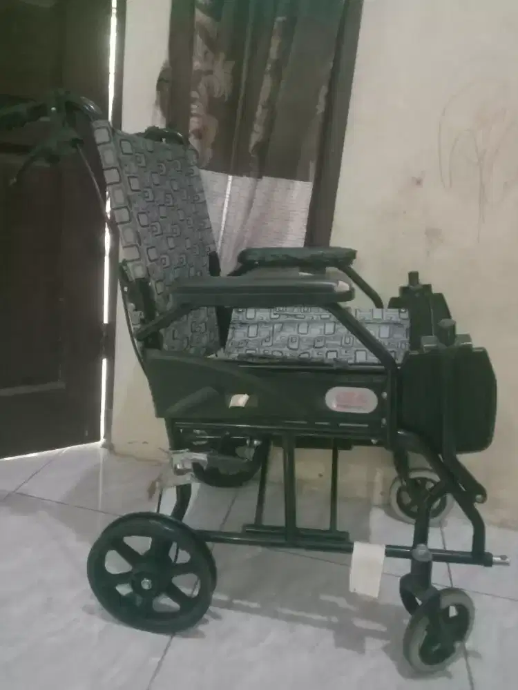 Dijual kursi roda 600 rb