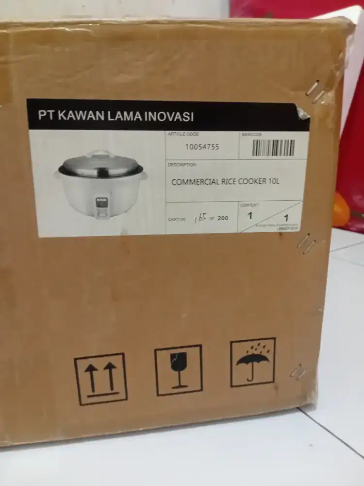 Dijual ricecoker ukuran 10 liter kondisi masih baru .cuma 3 x pakai