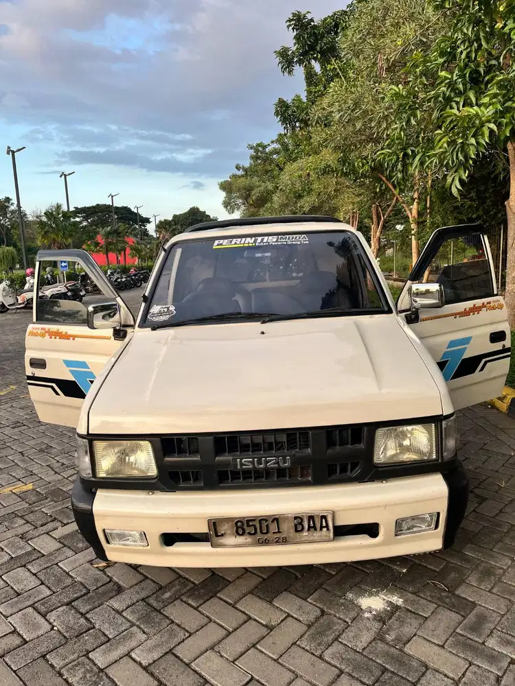 Isuzu Panther PU Istimewa
