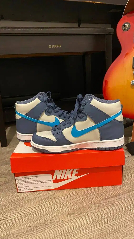 Nike Dunk High GS – Light Bone / Blue Lightning (Size 6Y / 38.5 EU)