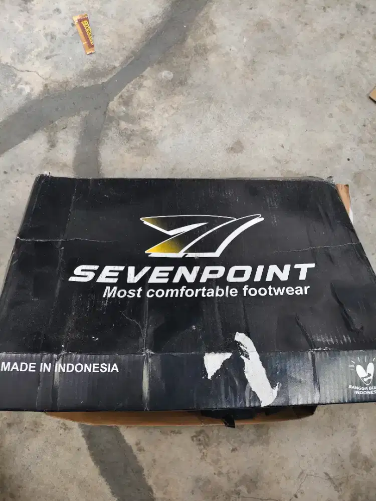 Sepatu safety ujung besi