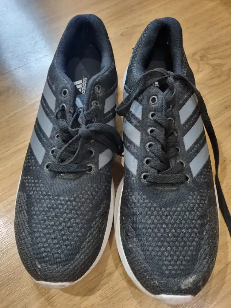 Dijual sepatu Adidas Original 100%