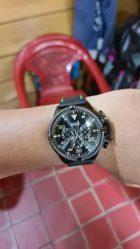 Jam tangan pria guess