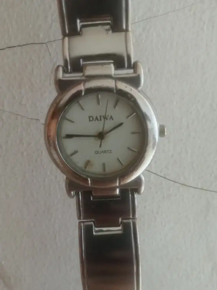 Jam tangan cewek daiwa