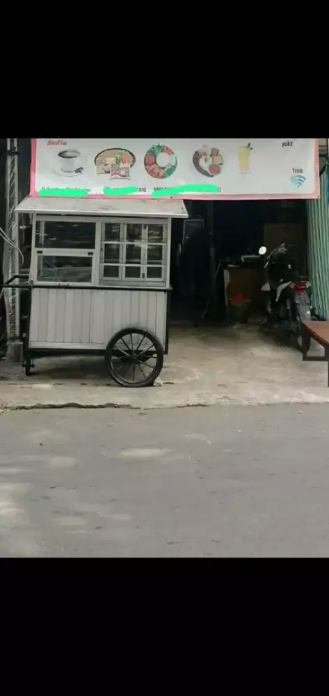 Lapak usaha pinggir jalan