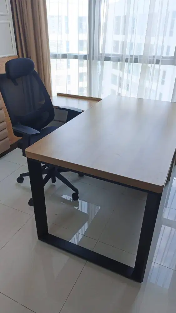 1 SET MEJA KANTOR/KERJA/GAMING, LEMARI, KURSI MERK INFORMA TEBAL