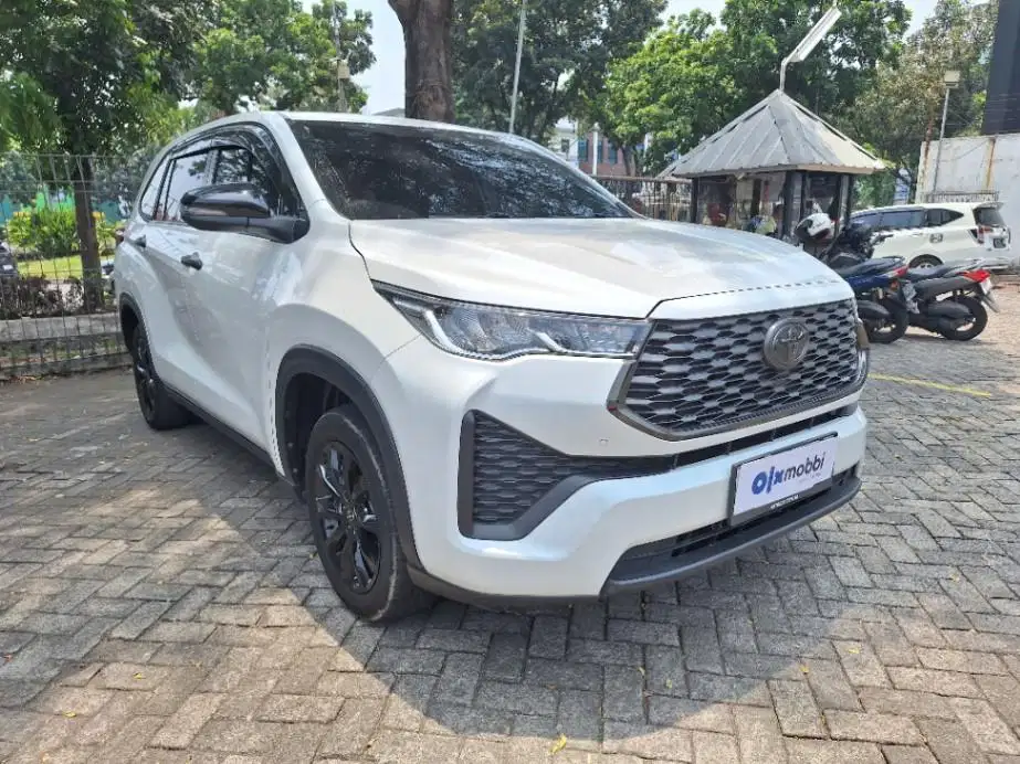 DP MURAH Toyota Kijang Innova 2.0 Zenix V CVT Bensin-AT 2022  C2RUA