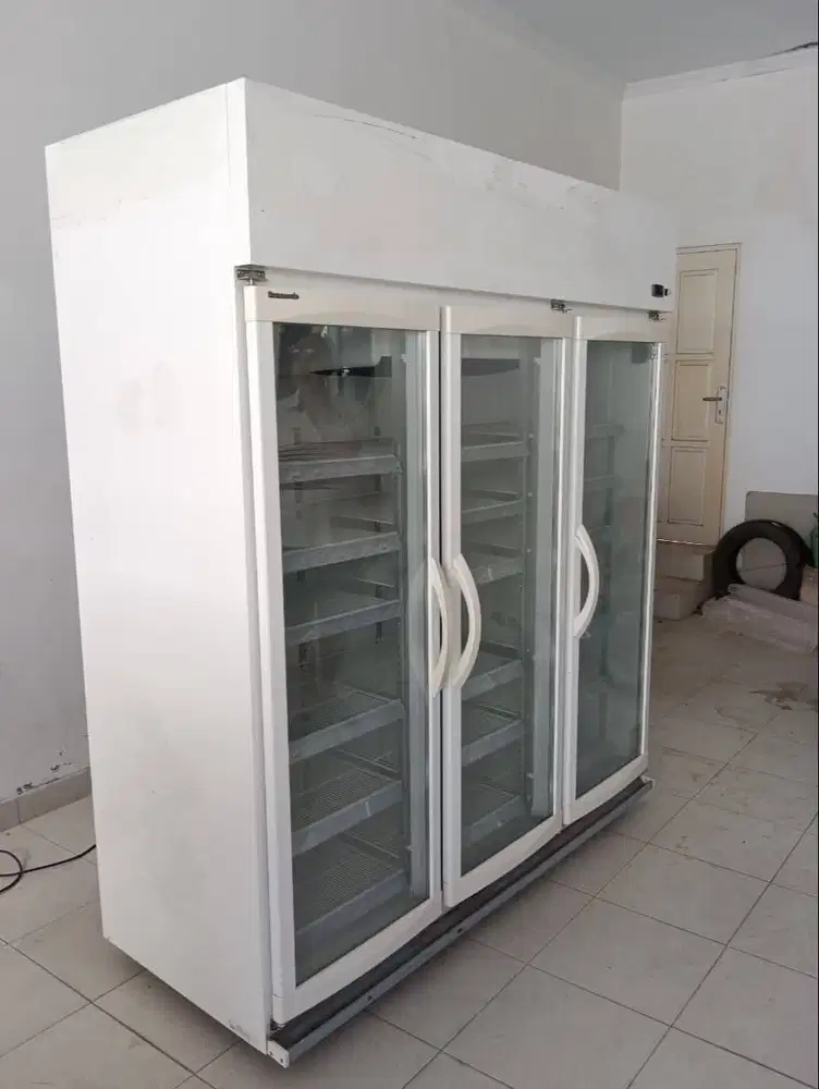 showcase 3 pintu murah meriah merk panasonik 1500L pemakaian 1 tahun