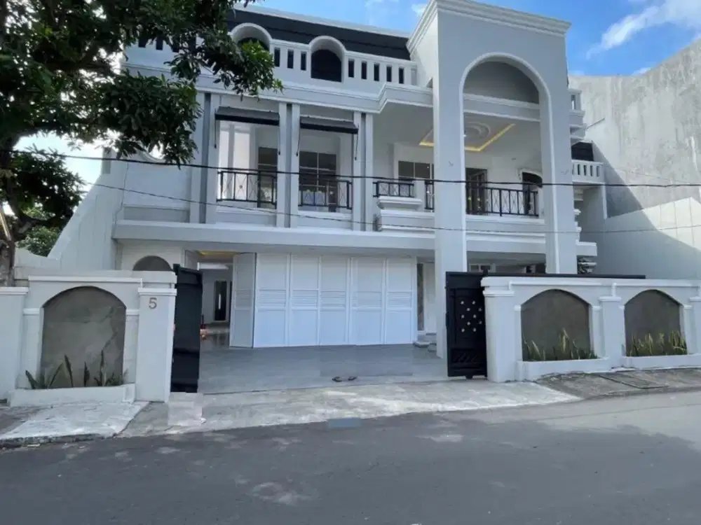 Jual Rumah Mewah Dengan American Classic Style Lokasi Di Kawasan Elite Gatot Subroto Tengah Denpasar Bali.