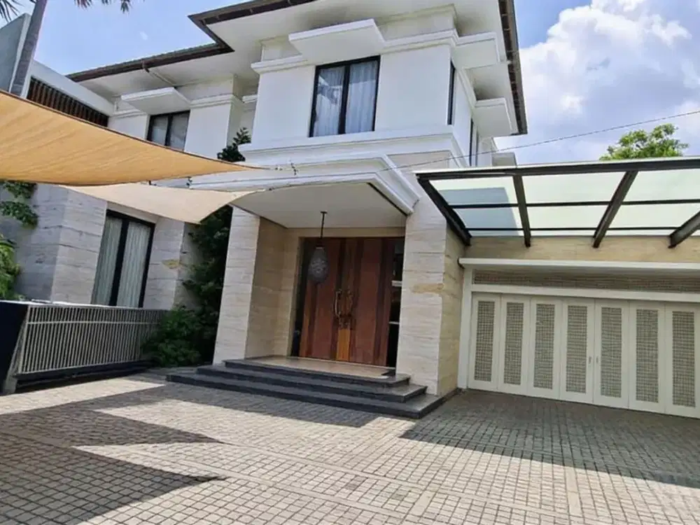 Rumah Dengan Pool Dan Taman Nyaman Seluas Samudera Di Cipete Kebayoran Baru
