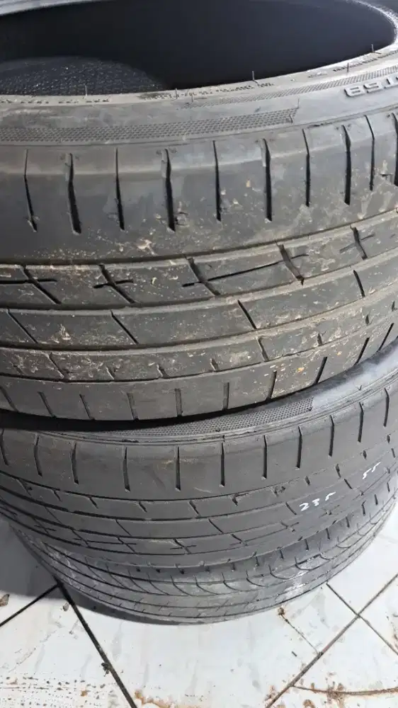 Ban 235 55 20 accelera iota r20