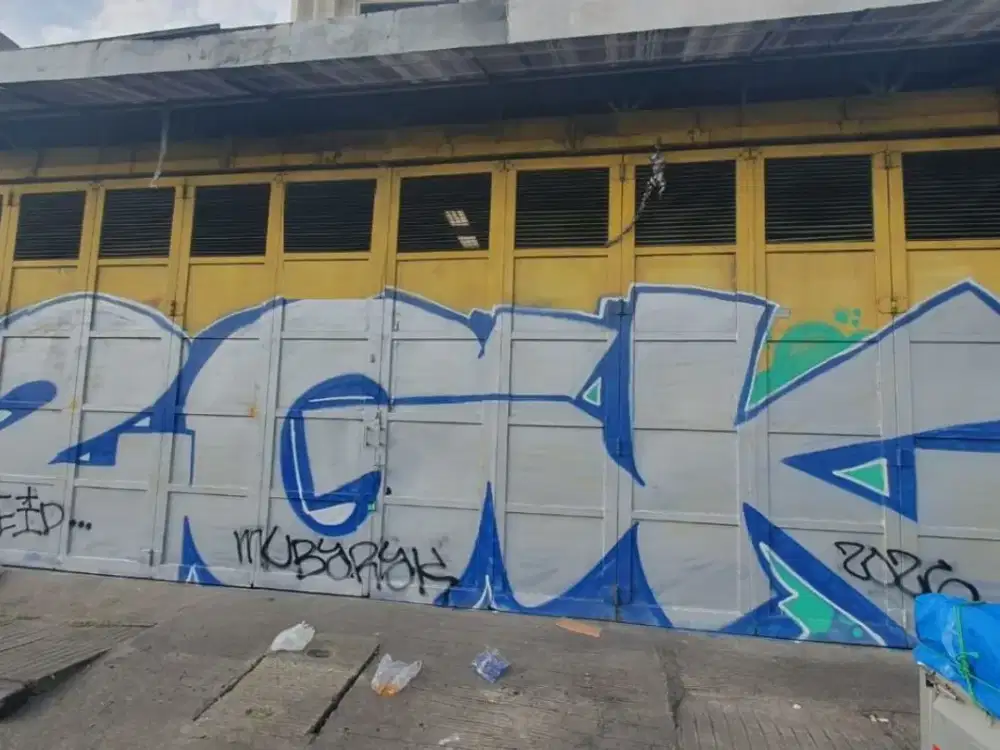 Disewakan Ruko 3 lantai di Jalan Kalibutuh Surabaya Pusat