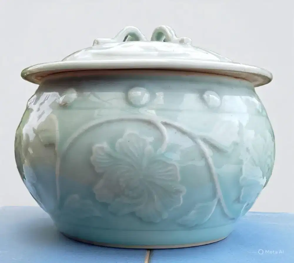 Keramik Guci Celadon