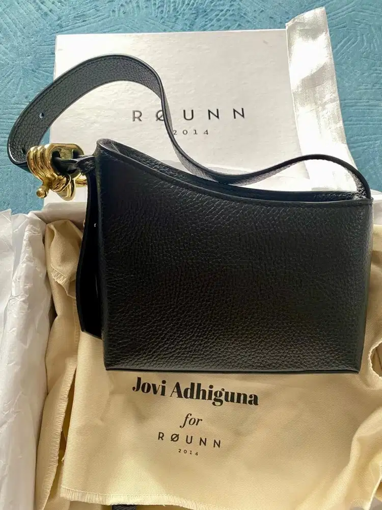 Preloved - Rounn x Jovi Adhiguna (Love Me Knot - Black Asphalt)