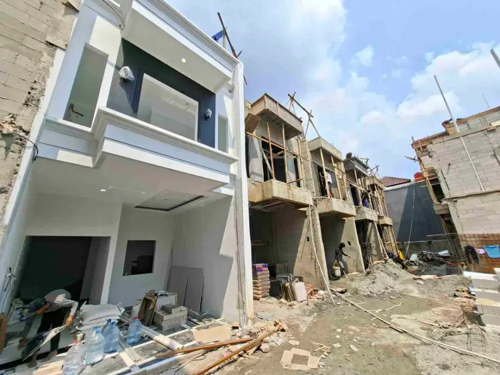 di jual rumah 2 lantai plus roof top lokasi strategis di jagakarsa