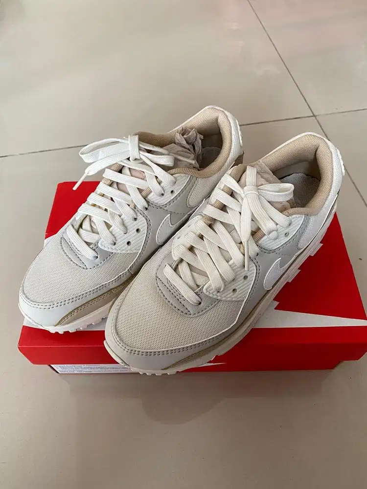 Preloved - NIKE Air Max 90 Woman’s
